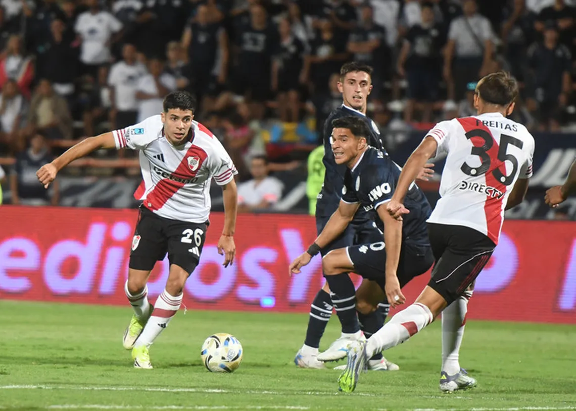 A la espera de Coudet, River empató 1 a 1 con Independiente Rivadavia en Mendoza