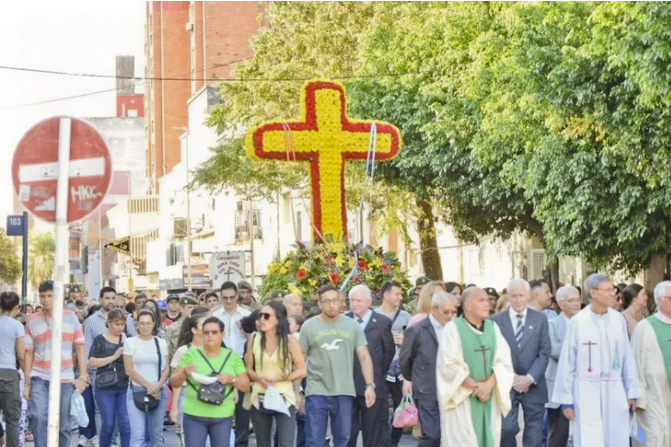 Con procesión y misa la ciudad celebra el día de la Cruz de los Milagros