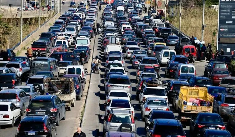 Colapso en rutas y caos aéreo en Medio Oriente: miles de personas buscan escapar del conflicto