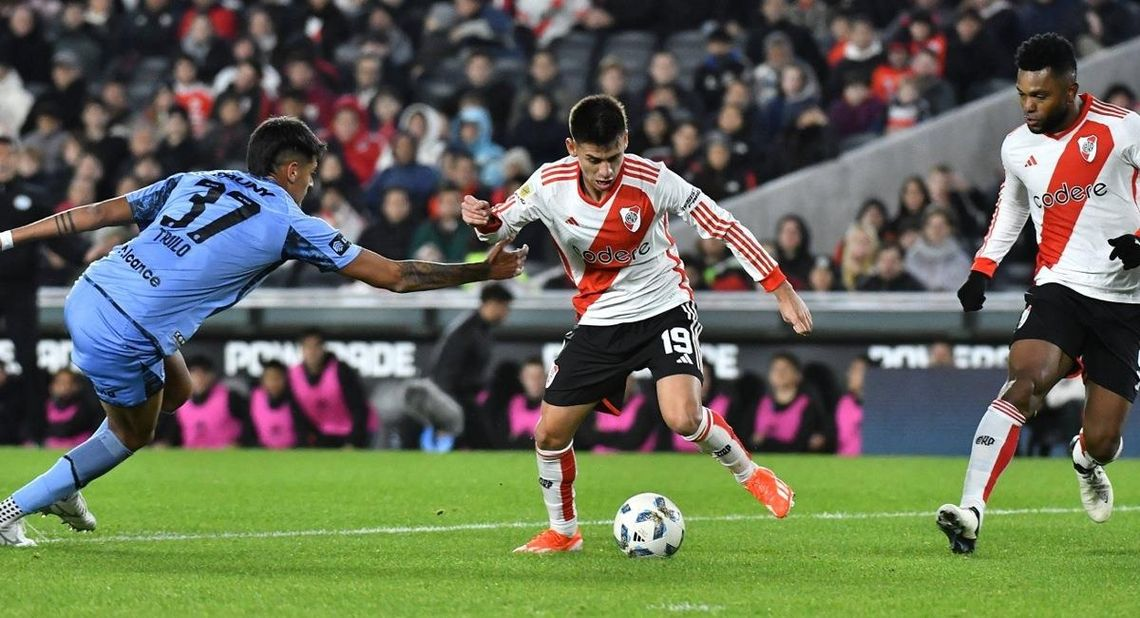 River recibe a Belgrano y busca estirar su racha positiva: hora, TV y formaciones