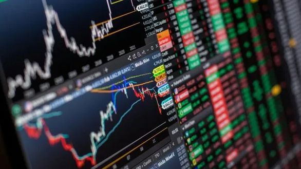 Wall Street cayó ante otro salto del petróleo tras nuevas tensiones en el estrecho de Ormuz