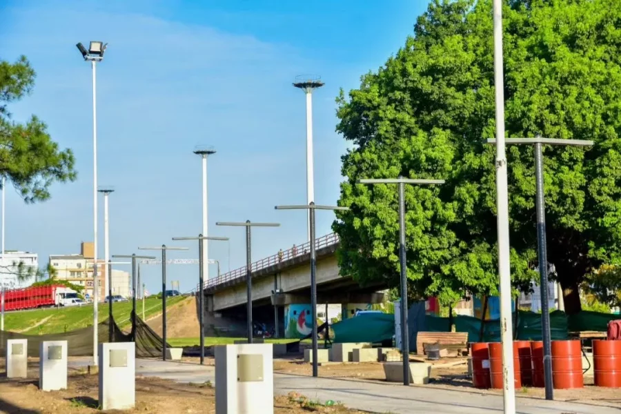 Corrientes: Marcha y concentración de docentes y policías en rechazo al aumento salarial del 6%