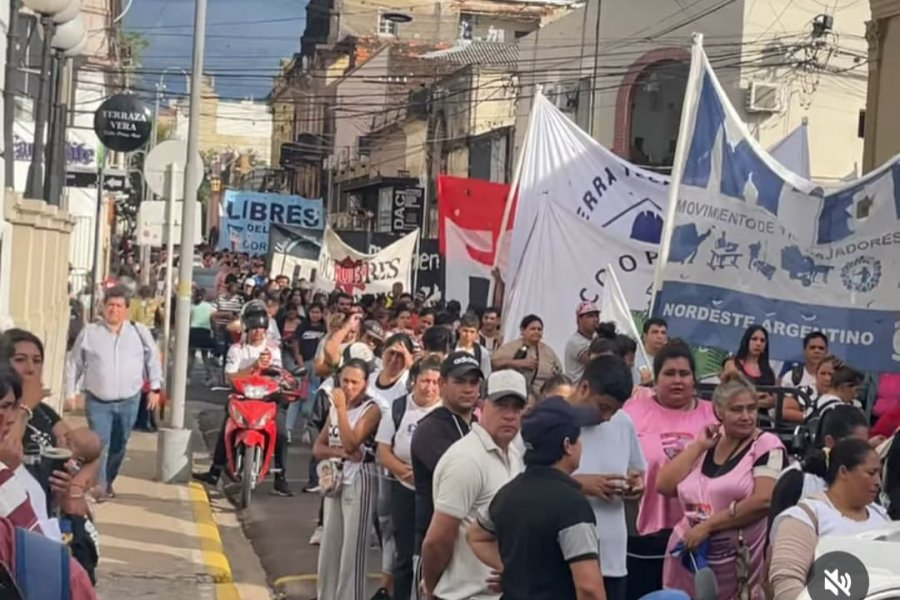 Marcha y convocatoria en Corrientes contra las políticas de ajuste de Milei en Argentina