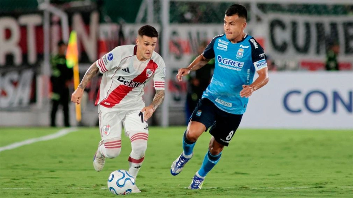 Con un jugador menos, River se llevó un punto de su visita a Blooming