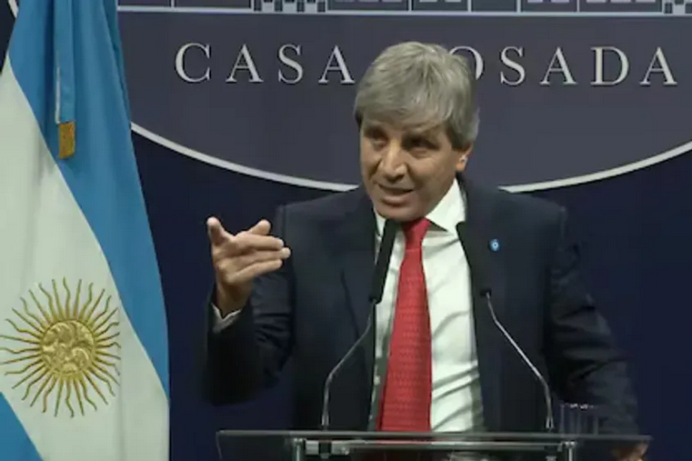 Caputo anunció un nuevo RIGI para incentivar la industrialización de recursos naturales