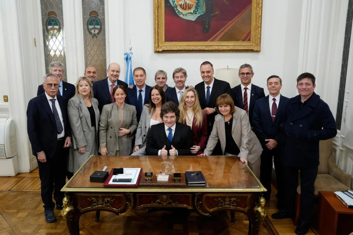 Milei y Karina reforzaron el apoyo a Adorni en una reunión clave de Gabinete