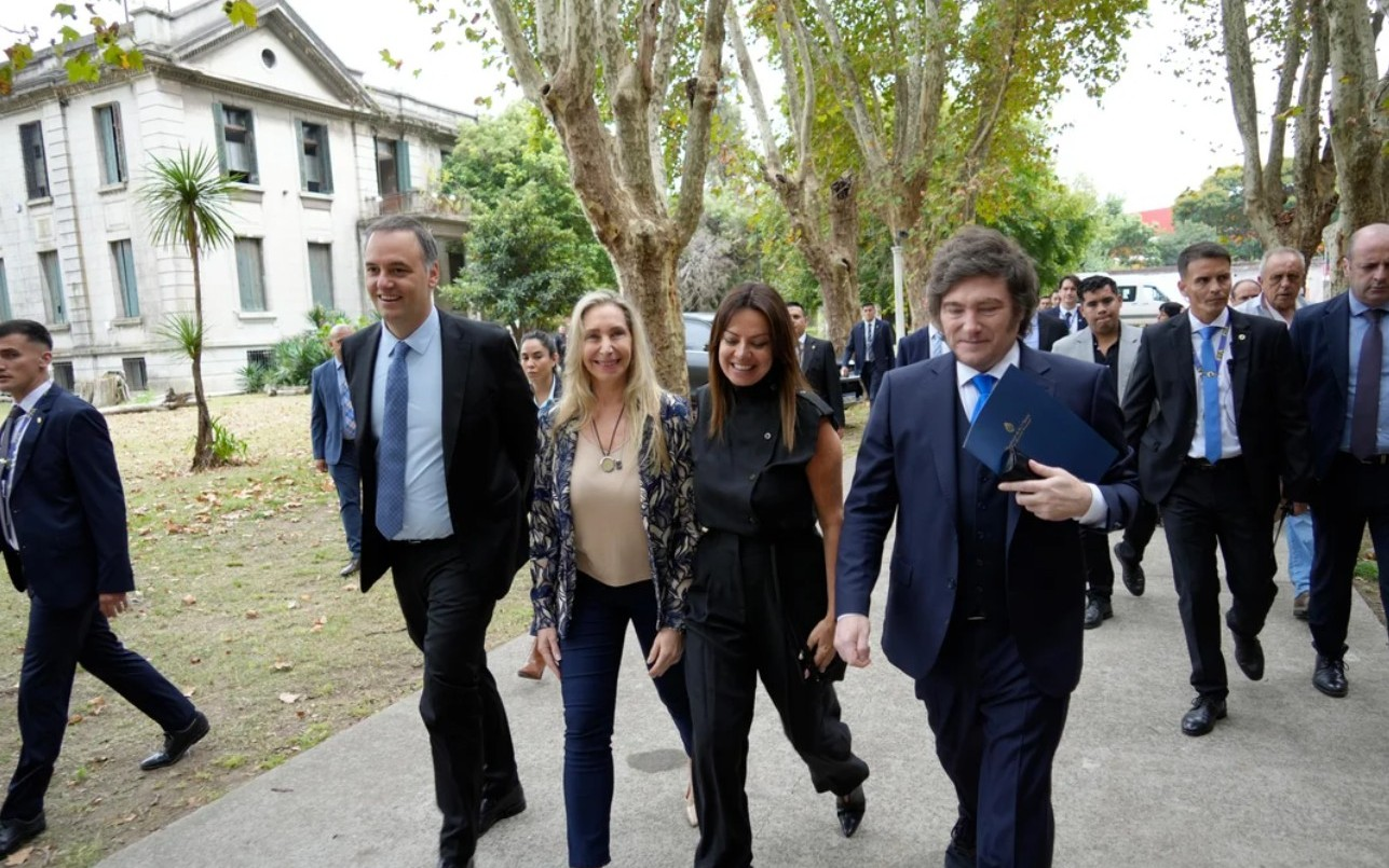 Reunión de Gabinete: Milei volvió a respaldar a Adorni