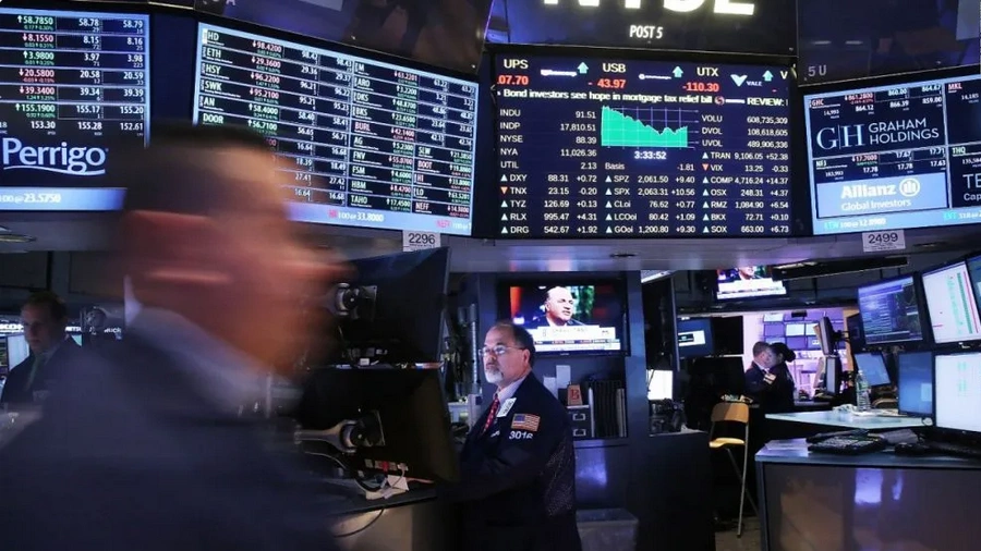 La semana arrancó con viento de frente y el riesgo país se acercó a 600 puntos