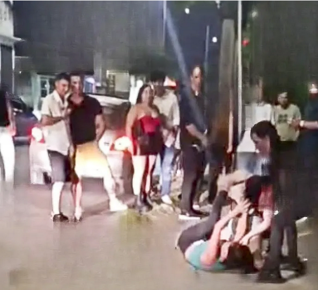 Identificaron a las mujeres que atacaron a otra a la salida de un boliche