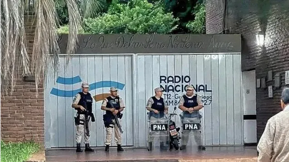 Prefectura montó operativo en una radio de Corrientes y restringió el ingreso
