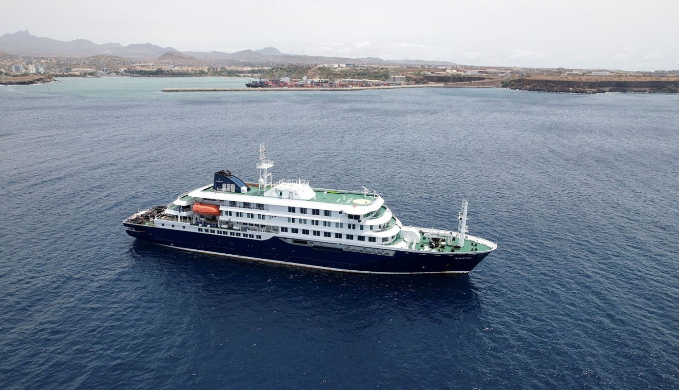 Los tripulantes del crucero afectado por hantavirus vuelven a sus países