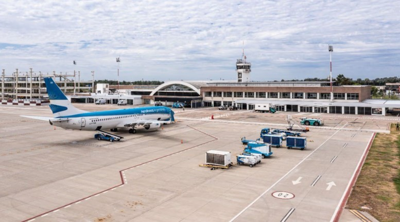 Rosario: intentaron tener sexo en un avión y terminaron detenidos por exhibicionismo