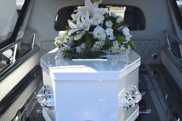 Macabro robo en Berisso: delincuentes se llevaron una ambulancia con un cadáver adentro