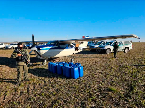 Vuelo narco en Santa Fe: fuga de película, autos quemados y un gendarme herido