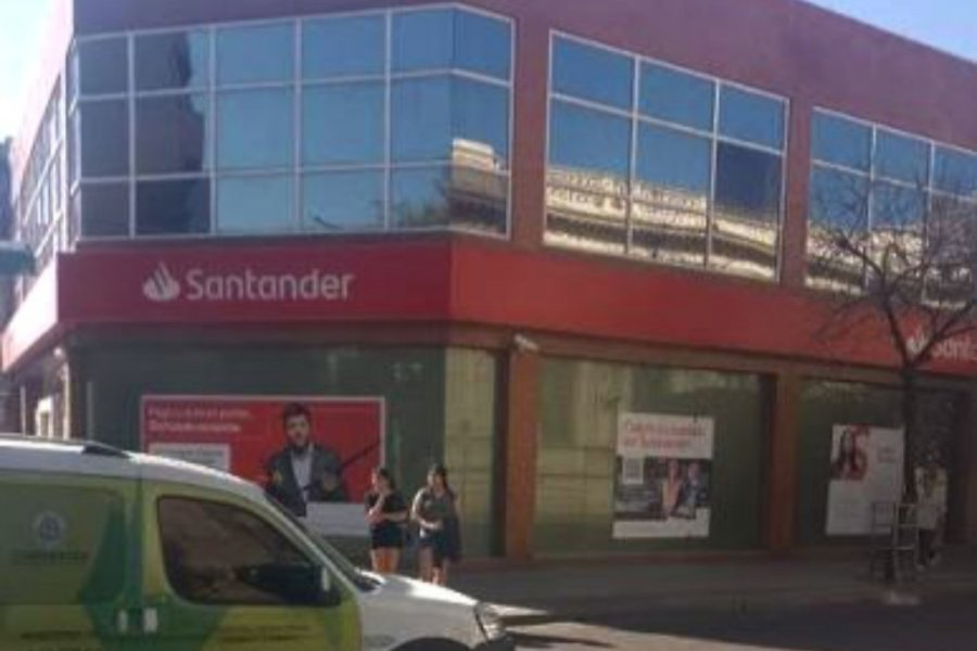 Chau Santander: Corrientes: Cierran sucursales de uno de los bancos más importantes en Argentina
