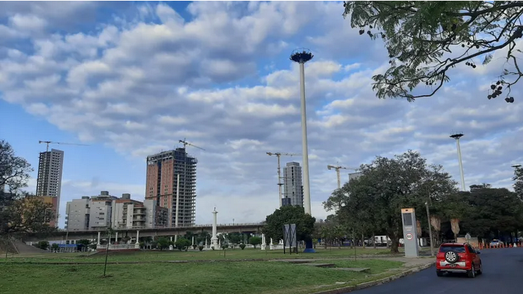 Viernes con cielo parcialmente nublado y ascenso térmico: el tiempo este 15 de mayo en Corrientes