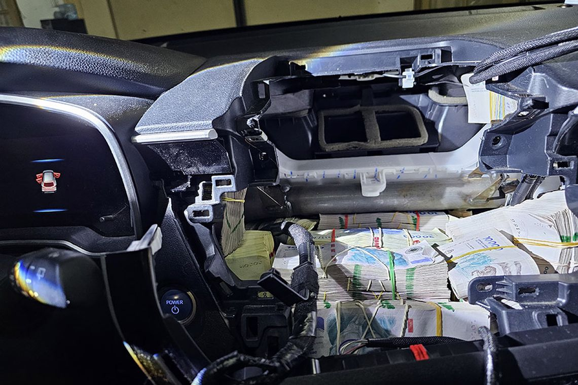 Descubren $357 millones ocultos en el tablero de una camioneta que viajaba de Chaco a Buenos Aires