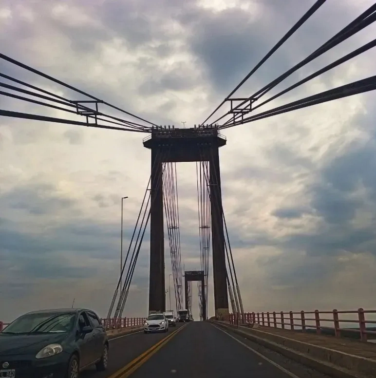 Rescataron a un nene de 11 años que caminaba solo sobre el puente Chaco Corrientes