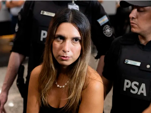 Agostina Páez sumó una denuncia en su contra: su ex novio la demandó por robarle el auto