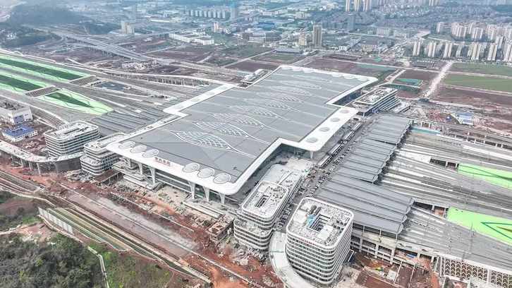 China convirtió un descampado en la estación de trenes más grande del mundo: tiene 29 vías y transpo