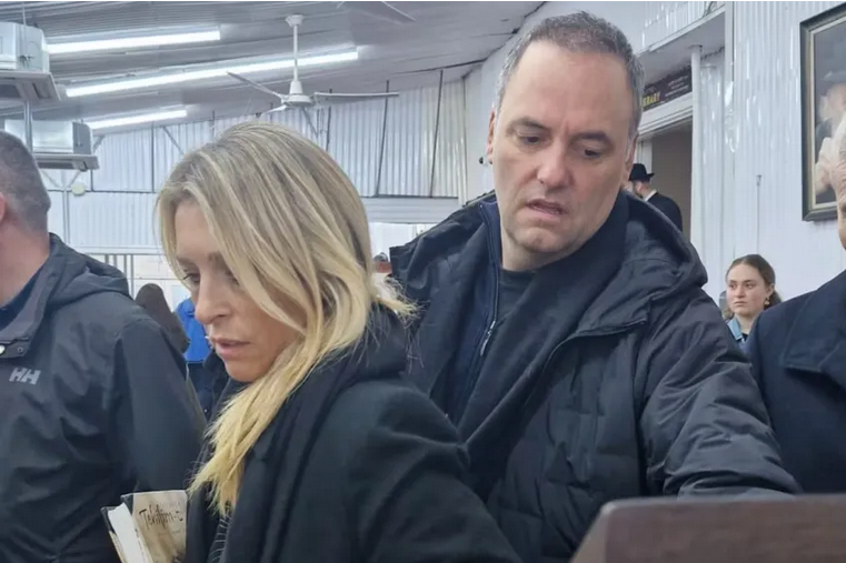 Adorni, además del country, Caballito, Aruba y Punta del Este, también hizo nieve: llevó la familia