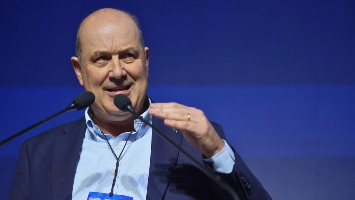 Sturzenegger dio de baja más de 900 servicios que prestaba el INTI