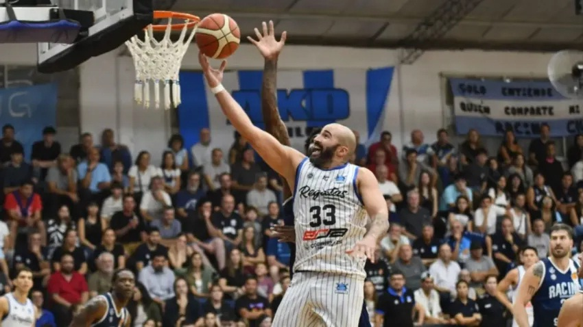 Regatas le ganó a Racing de Chivilcoy y quedó a un paso de los cuartos de final