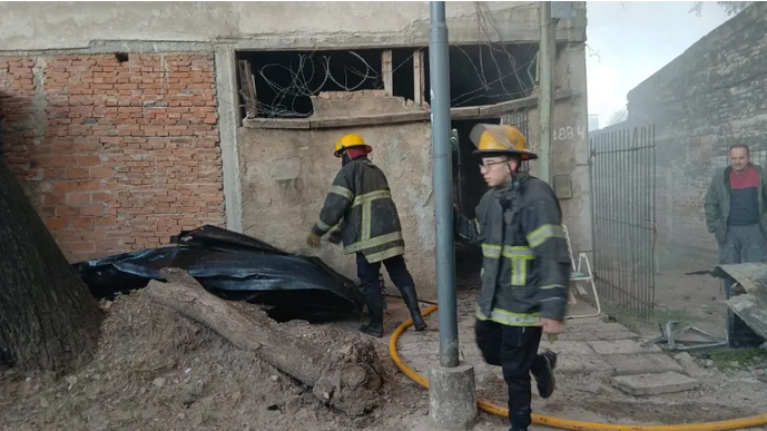 Tragedia en el barrio Niño Jesús: falleció un hombre de 77 años en un incendio