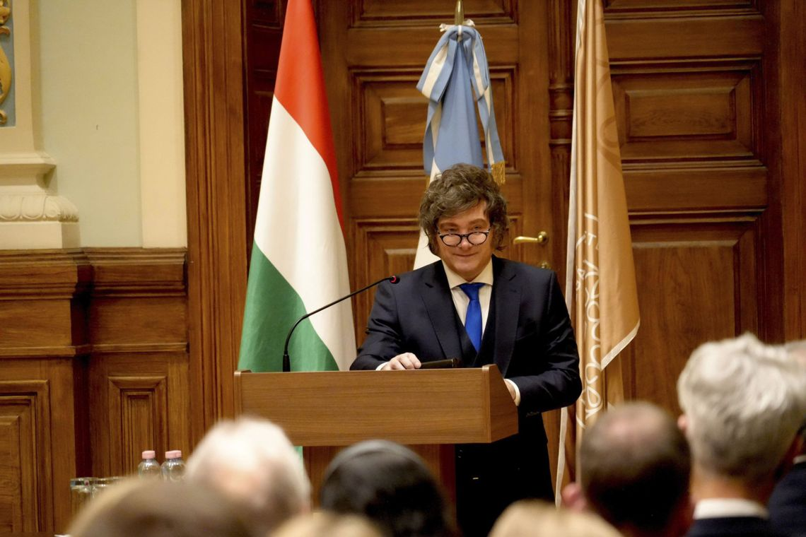 Javier Milei cerró su viaje número 35 al exterior y volvió al país