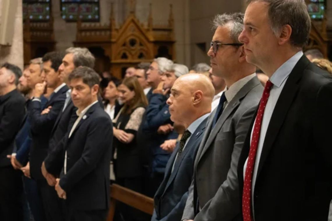 Oficialismo y oposiciòn participaron de la Misa por el primer aniversario de la muerte de Francisco