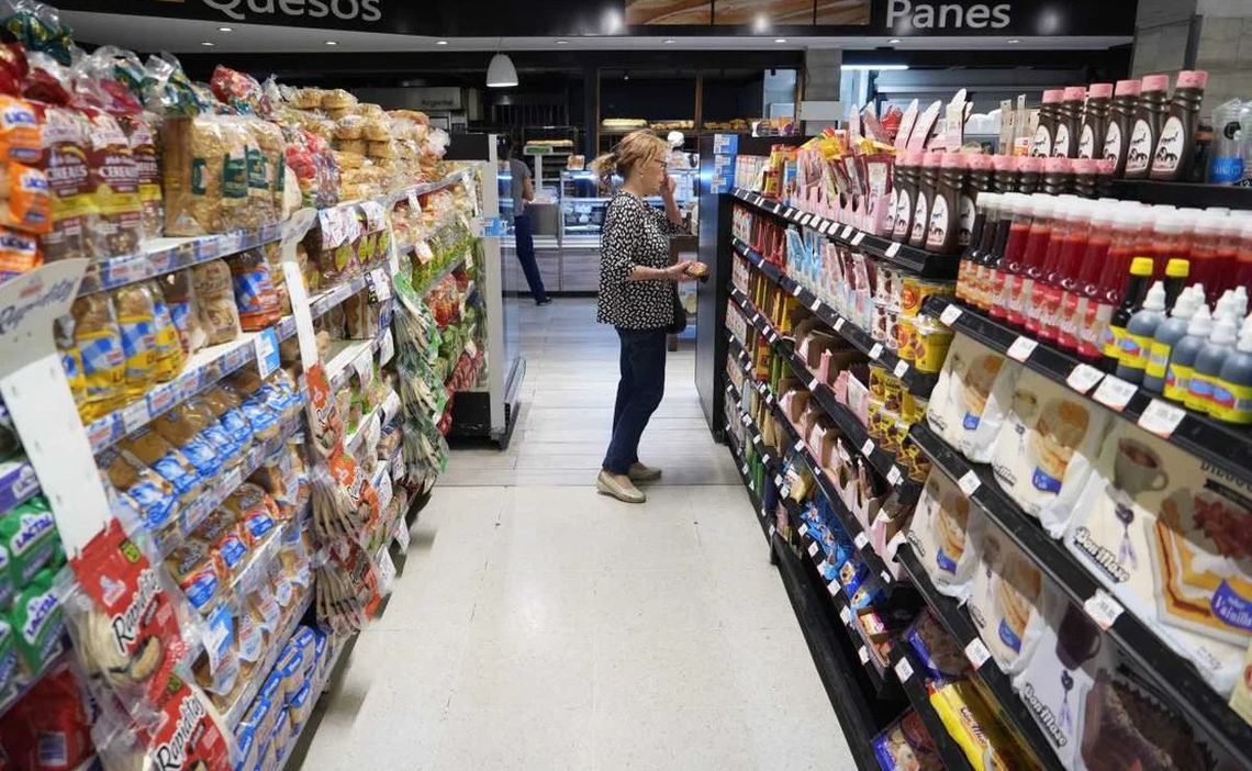 Las ventas en los supermercados bajaron 3,1% en febrero