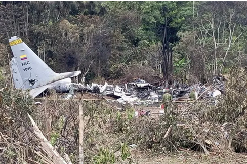 Tragedia aérea en Colombia: se estrelló un avión militar y hay decenas de muertos y heridos