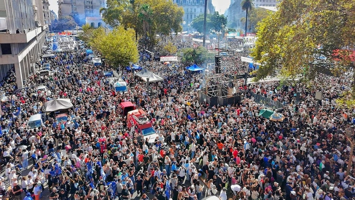 El Gobierno calculó que hubo 100 mil personas en Plaza de Mayo por el Día de la Memoria: “Para ser e