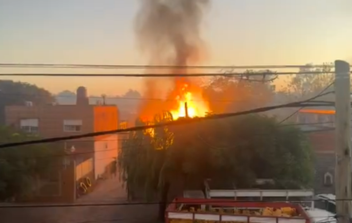 Merlo: impresionante explosión e incendio en un depósito de gas