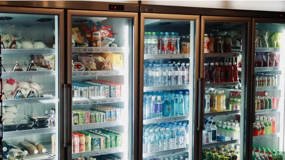 El consumo masivo no levanta cabeza: se hundió 6,3% mensual en febrero, con una fuerte retracción en