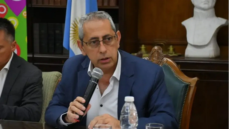 Juan Pablo Valdés pidió la renuncia de Rivas Piasentini al Ministerio de Hacienda tras los descuento