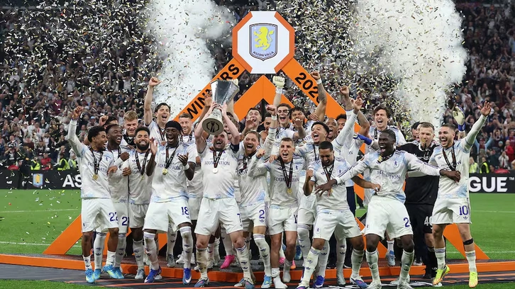El Aston Villa de “Dibu” Martínez y Emiliano Buendía goleó a Friburgo y se consagró campeón de la Eu