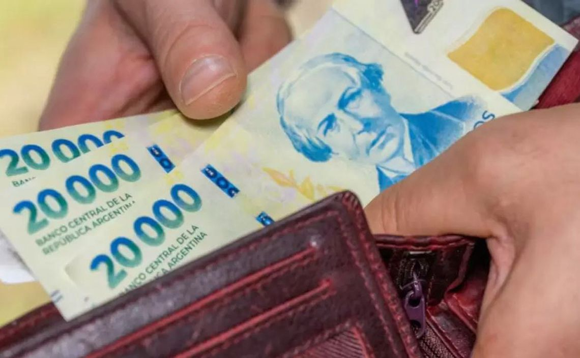 Crisis: 7 de cada 10 trabajadores gastan su sueldo en menos de 14 días