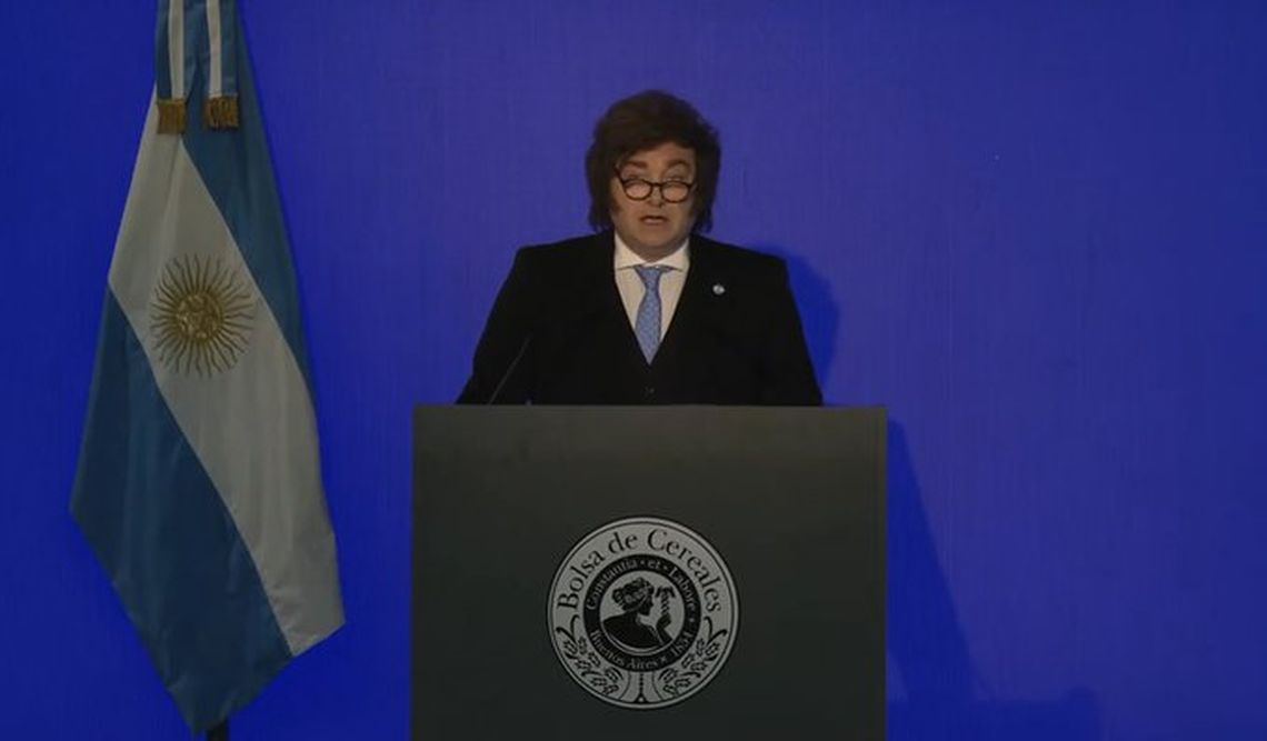 Milei anunció la baja en las retenciones al trigo, cebada y soja