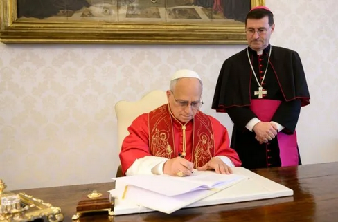 En su primera encíclica, el papa León XIV pidió regular la inteligencia artificial y advirtió sus ri