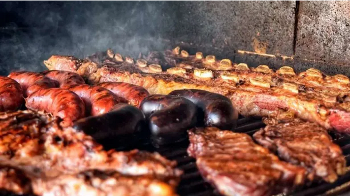 Corrientes: denunció a su vecino por el humo del asado y pidió demoler la parrilla pero la Justicia