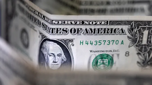El dólar oficial subió con fuerza en el inicio de junio y se acercó a los $1.430