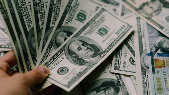 El dólar mayorista volvió a subir, tocó un nuevo máximo desde febrero y superó al blue