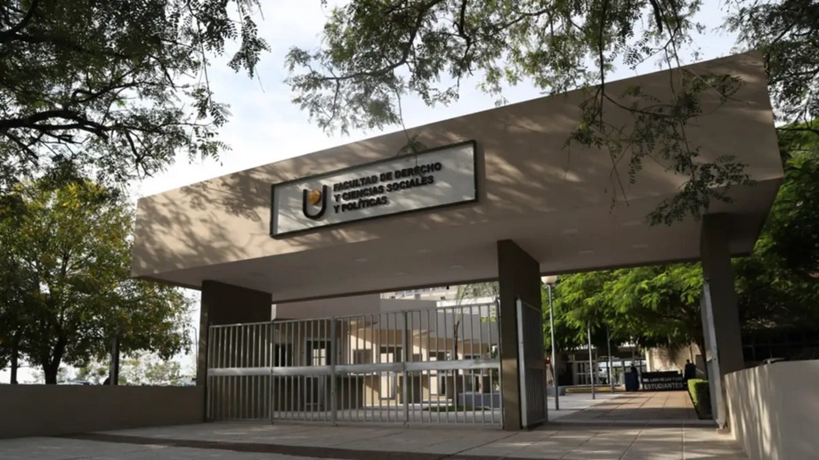 Unne: tres alumnas de Derecho denunciaron a un profesor por acoso sexual