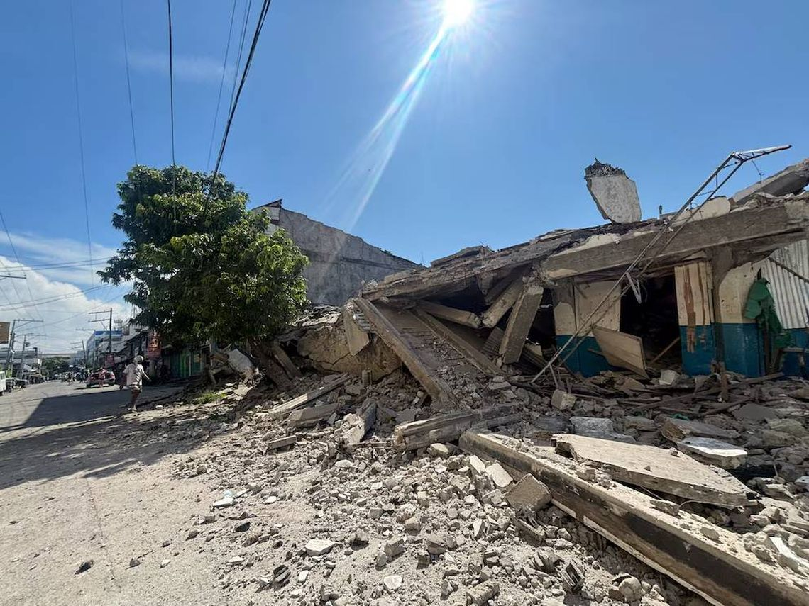 Terremoto de magnitud 7,8 en Filipinas: 15 muertos, edificios derrumbados y evacuaciones por alerta