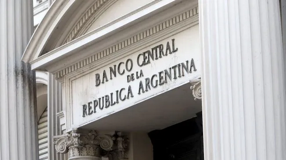 El BCRA ya compró más de u$s500 millones en junio, pero las reservas cayeron por cuarta rueda consec