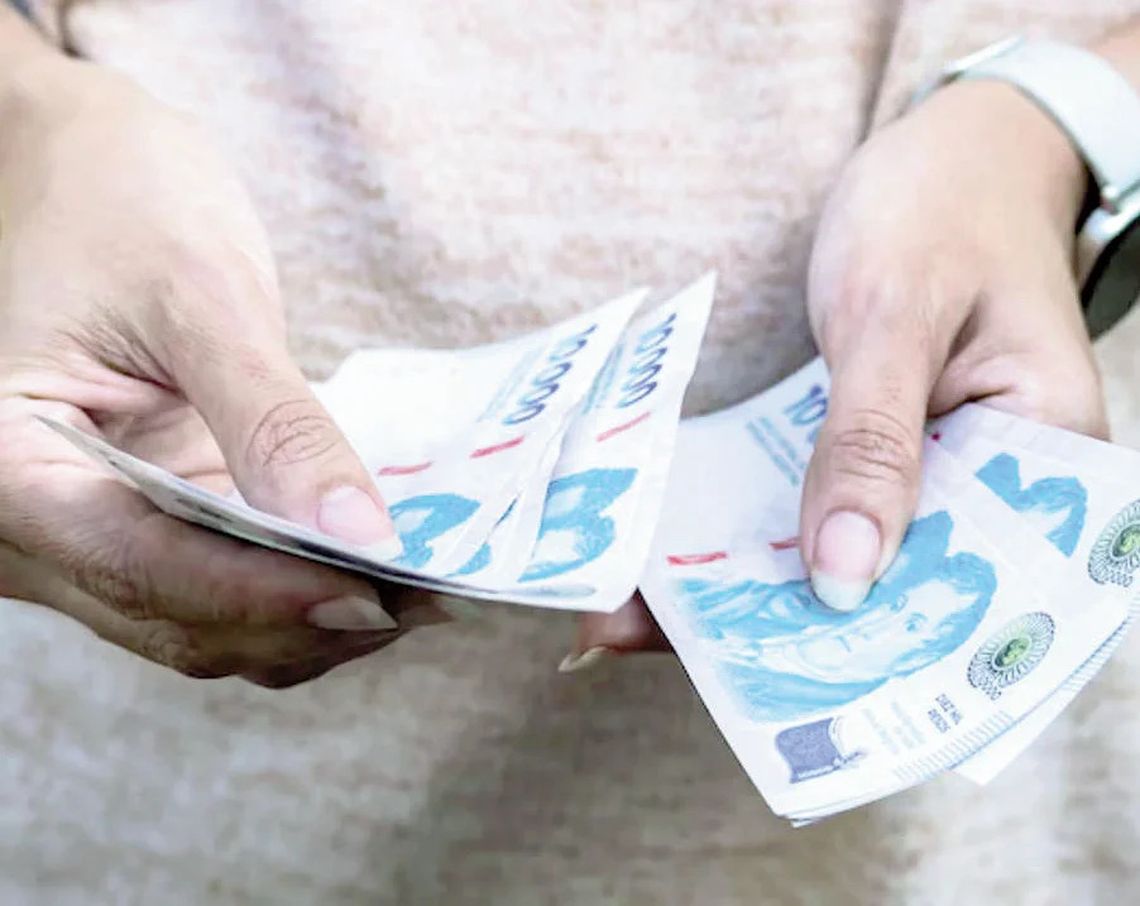 Salario mínimo: desde que asumió Milei perdió casi el 40% de poder de compra