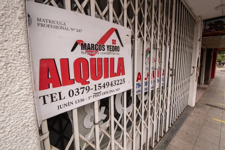 Locales vacíos y persianas bajas: el drama de comerciantes del centro para sostenerse