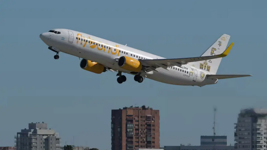 Flybondi: denuncias por falta de pagos y suspensión de personal