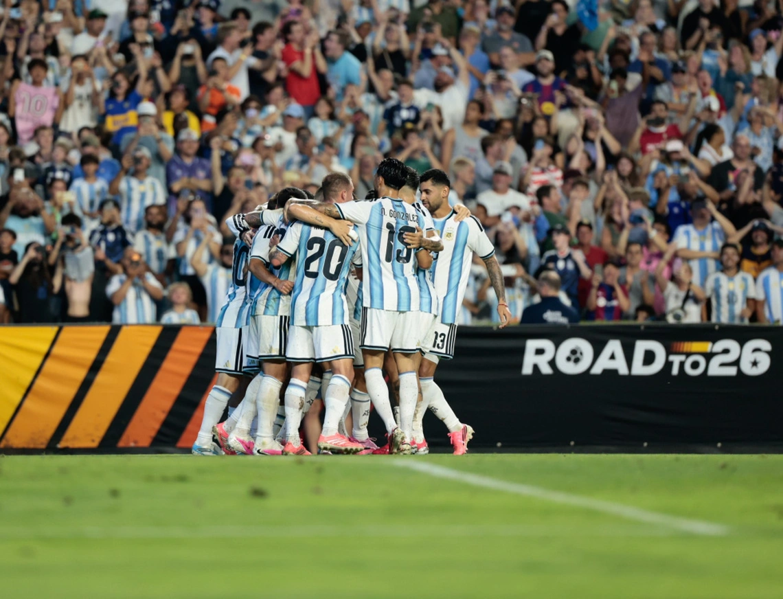 Con Messi, Argentina goleó a Islandia en su último amistoso previo al Mundial